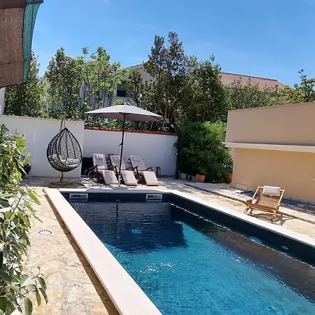 Family Friendly With A Swimming Pool Sabunike, Zadar - 20179 Apartment Nin
